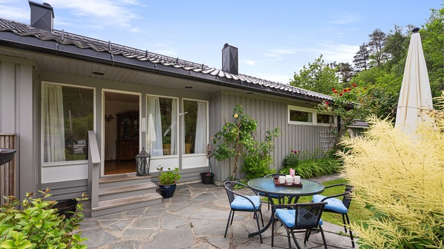 Koselig uteplass med utgang fra stue
