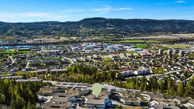 Her bor du med umiddelbar nærhet til Drammensmarka, med turstier, lysløyper og Skimore Drammen bare 1 km unna.