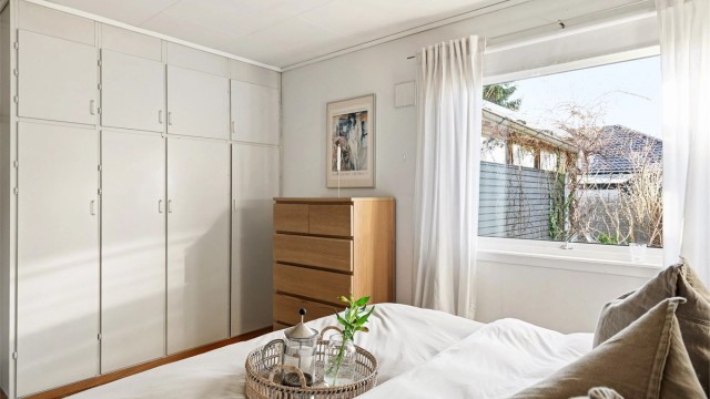 Hovedsoverom med god skapplass.