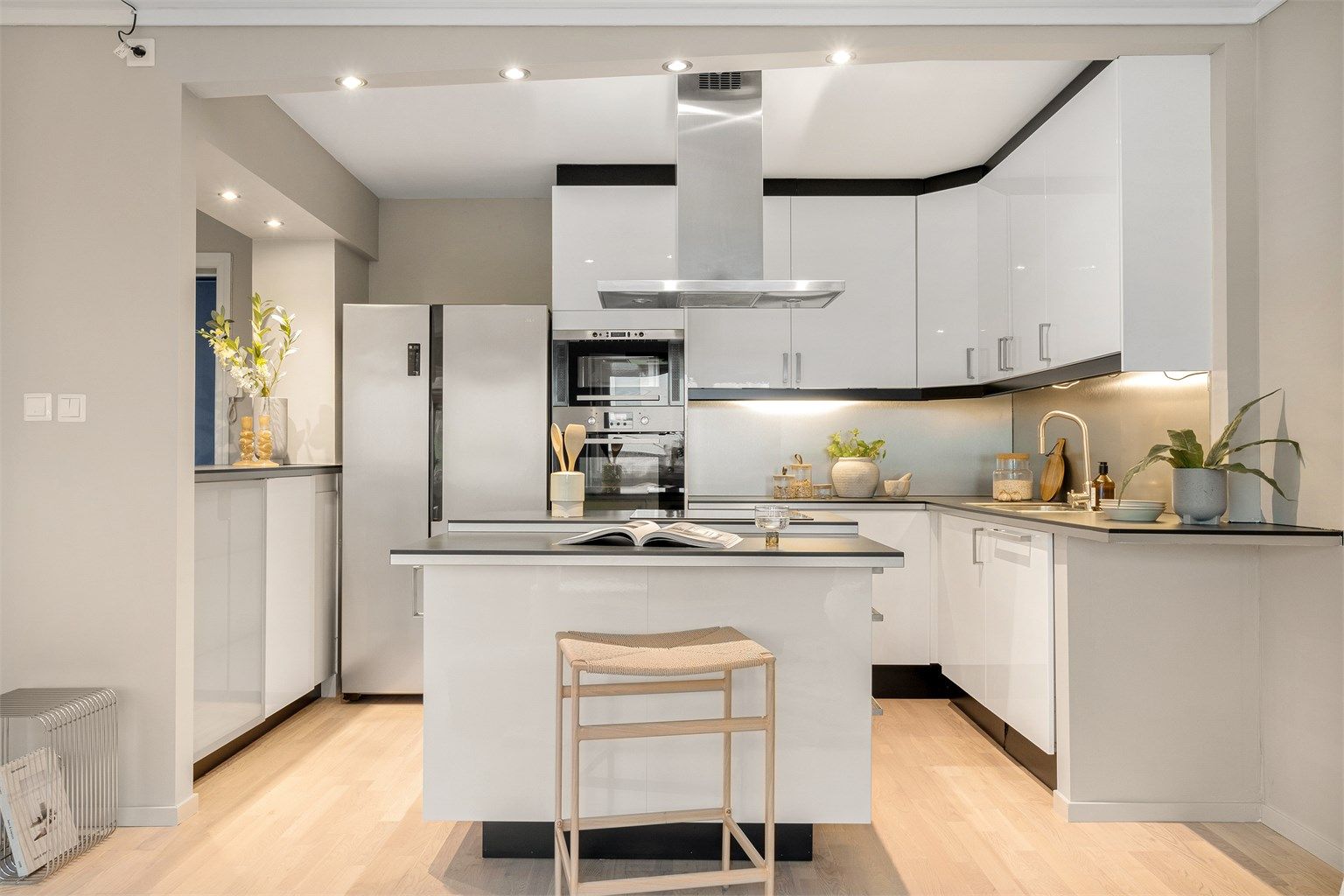 Kjøkkenet er fra IKEA. Det er nylig byttet kjøkkenfronter i 2026. 