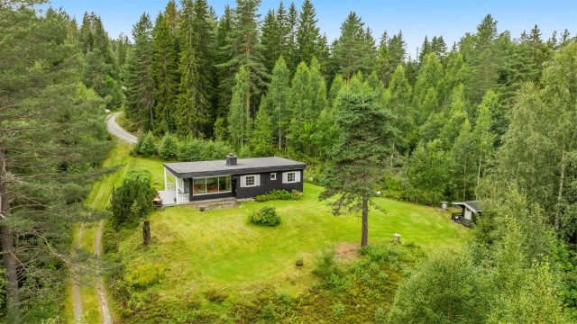 Velkommen til Vestre Hurdalsveg 248! En flott fritidseiendom med skjermet beliggenhet