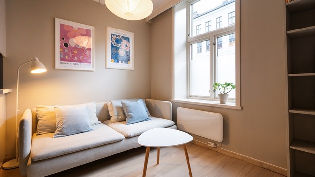 Nye gulv i 201 og pene fargervalg på vegger