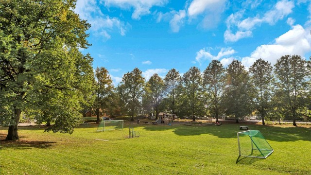 Flotte Blåsbortparken rett over veien.