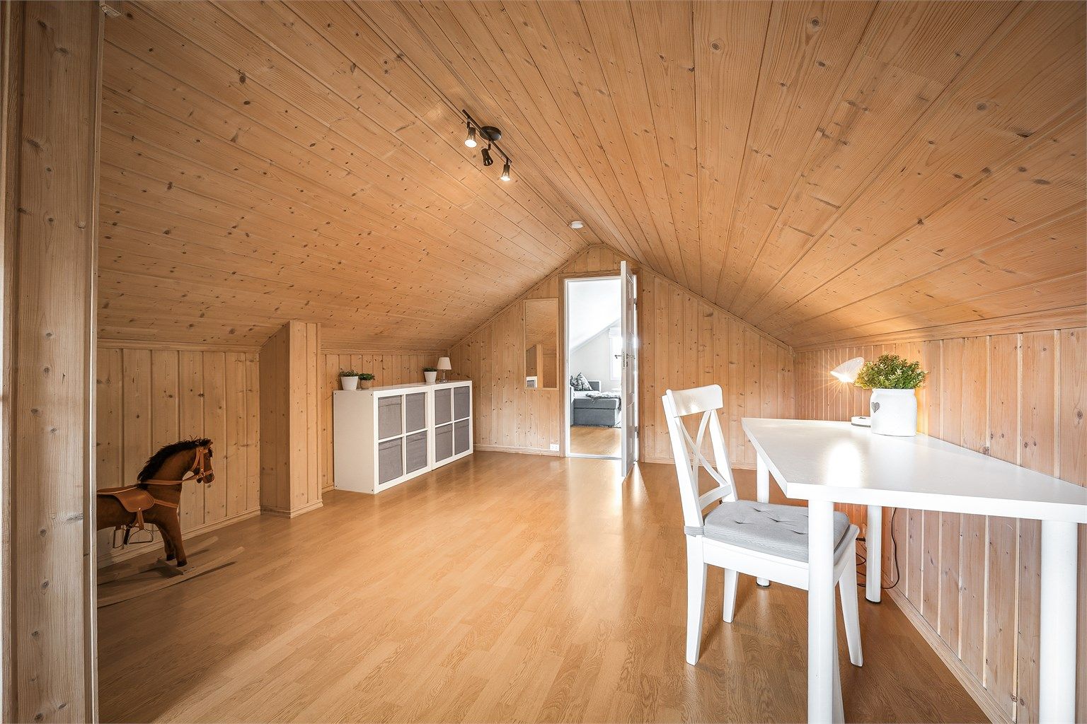 Innredet loftstue, dette rommet er ikke godkjent for varig opphold.