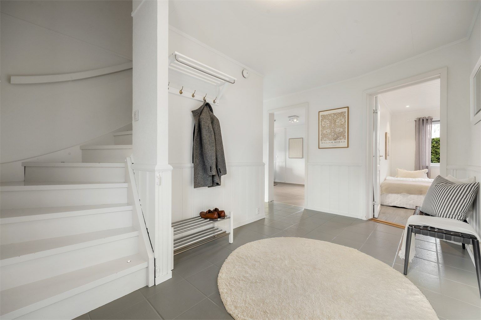 Herfra går trappen opp til andre etasje.