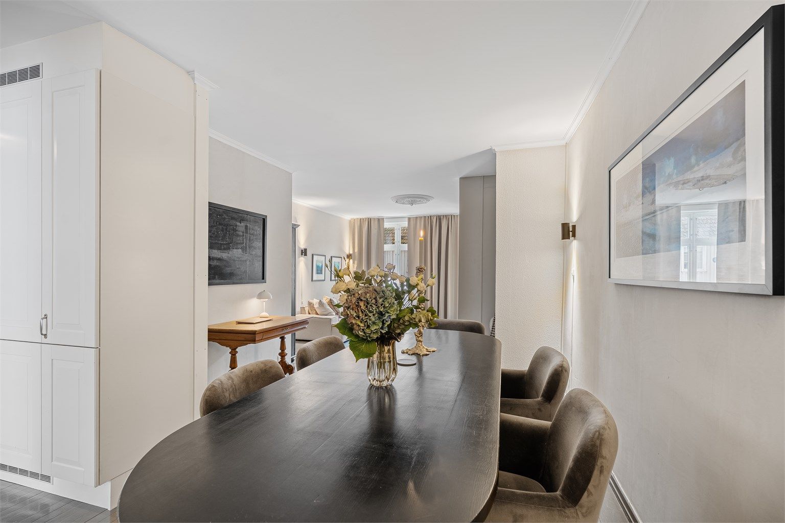 Innbydende stor selveierleilighet over to etasjer 