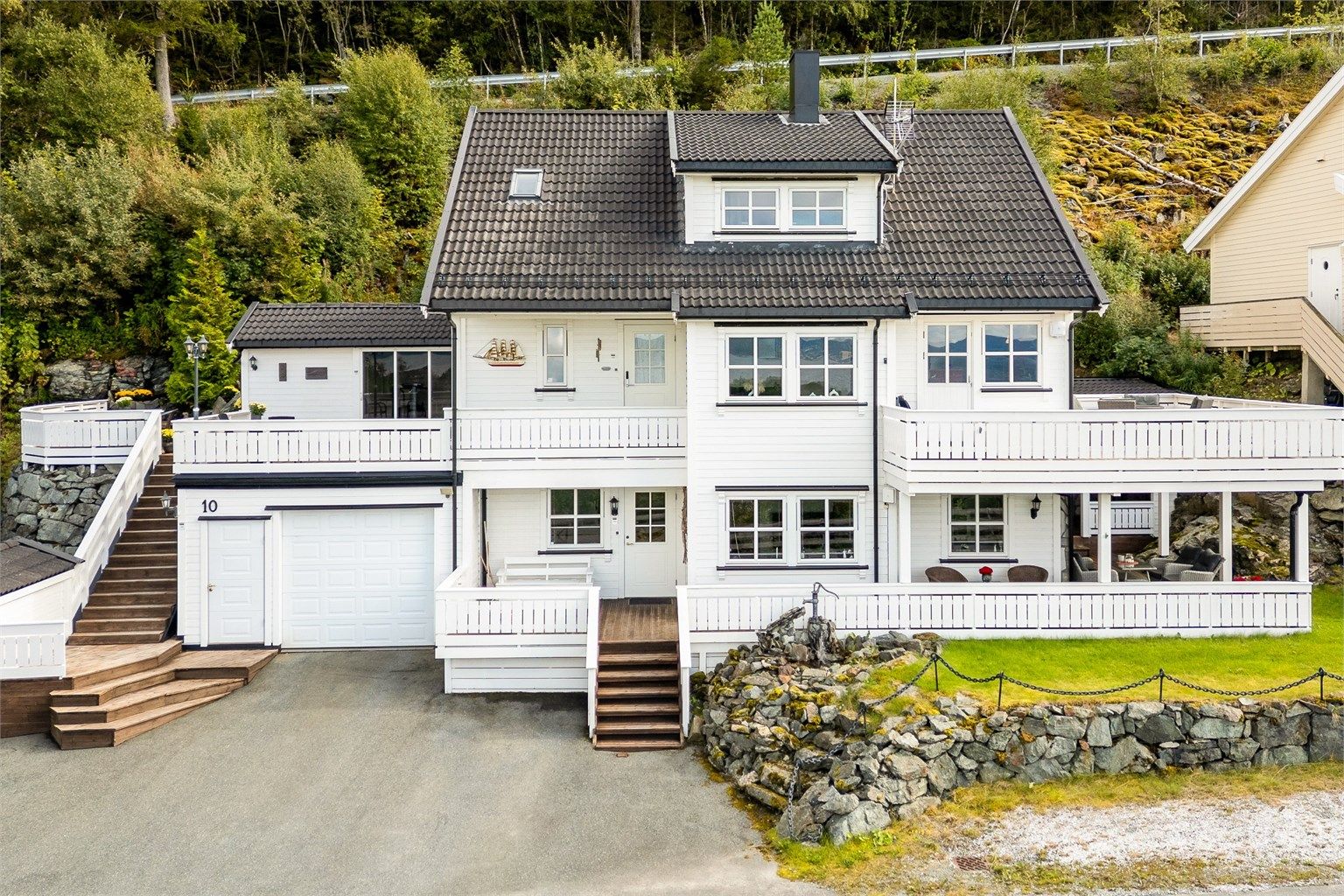 Velkommen til Grønnbakken 10 – en innholdsrik enebolig i et rolig og barnevennlig område på Bosberg/Flakk!