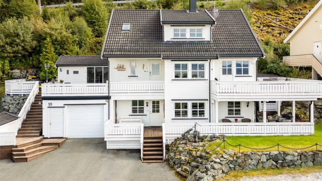 Velkommen til Grønnbakken 10 – en innholdsrik enebolig i et rolig og barnevennlig område på Bosberg/Flakk!