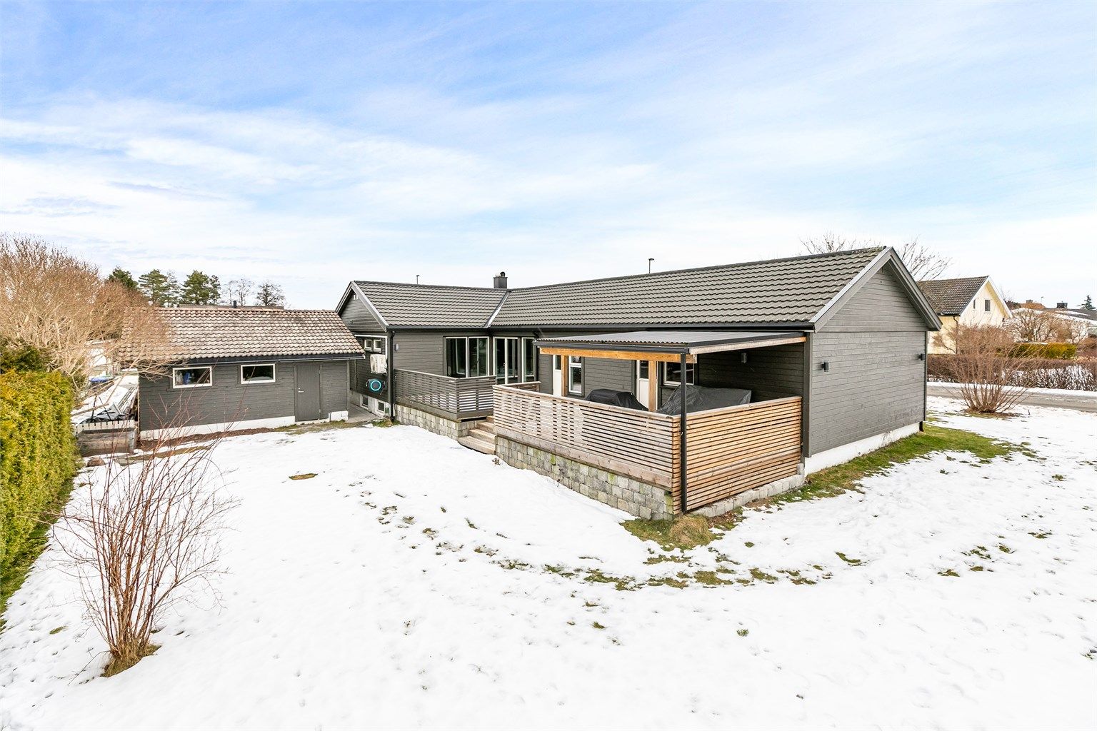 Eneboligen er i senere år betydelig påkostet, utvendig som innvendig. Taktekking ble skiftet ut i 2018.
Fotograf; Børge Oppegård.