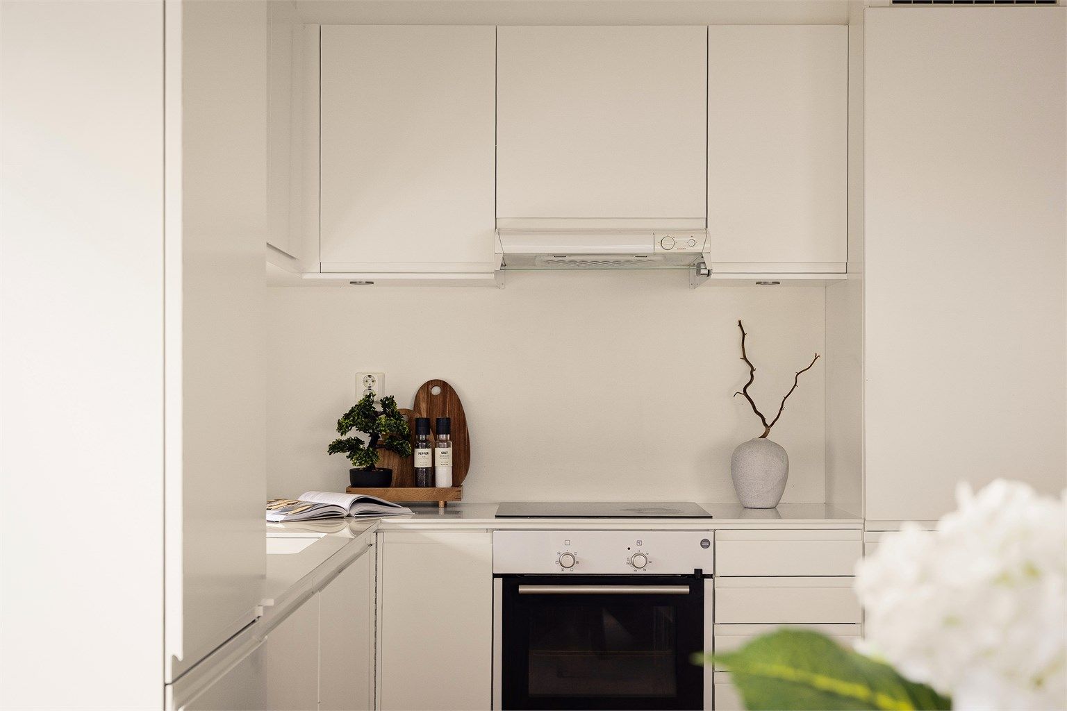 Ventilasjonen er tilknyttet bygningens balanserte anlegg med varmegjenvinning.