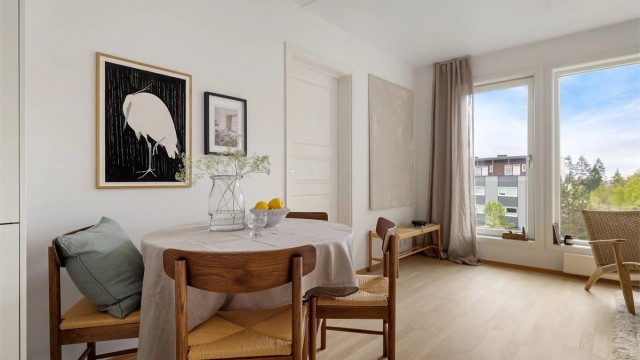 Spisebord med plass til flere gjester