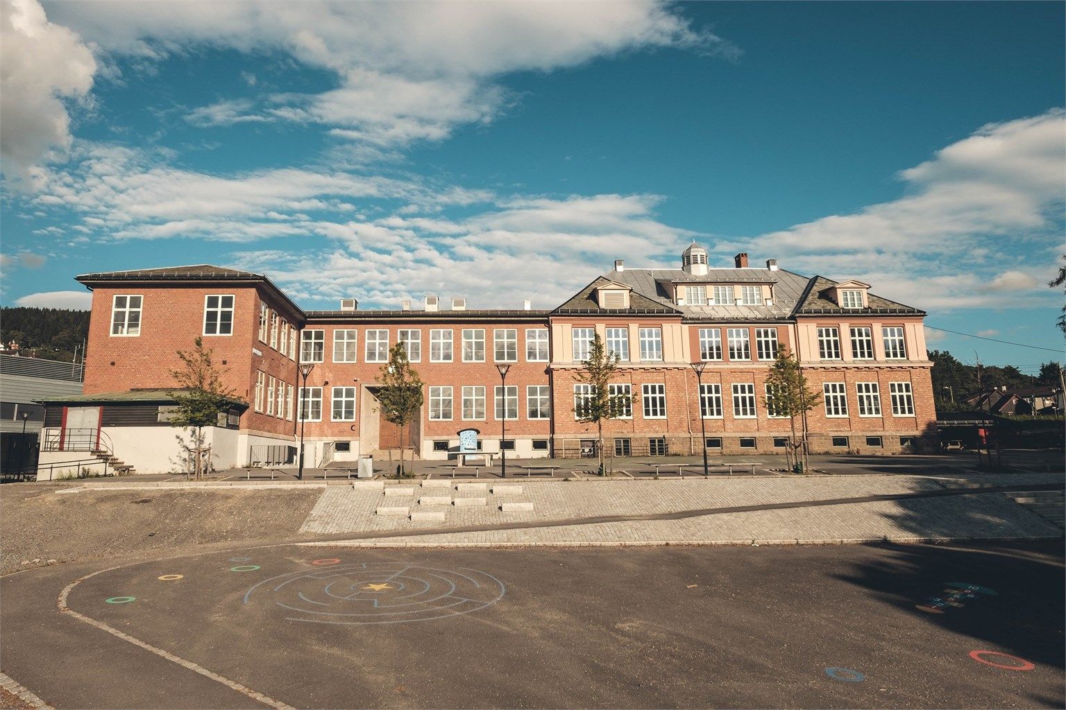 Trygg og kort skolevei til Kjelsås skole som ligger ca. 200 meter fra boligen.