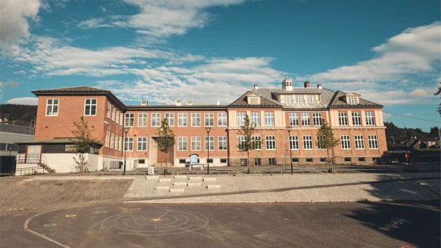 Trygg og kort skolevei til Kjelsås skole som ligger ca. 200 meter fra boligen.