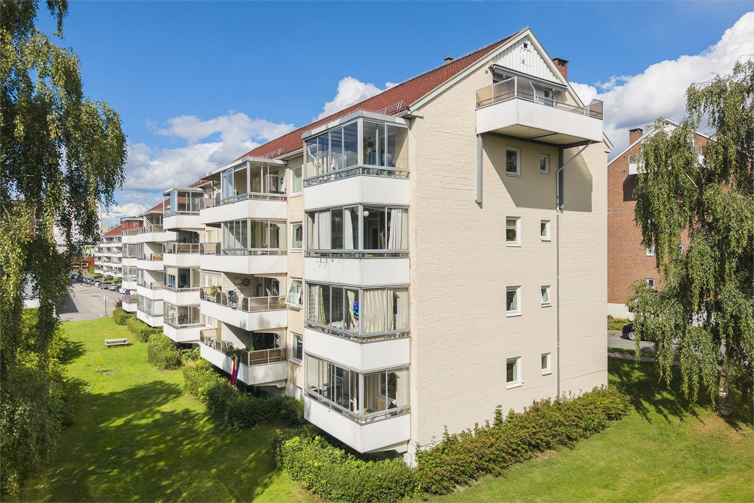 Leiligheten ligger i øverste etasje, med lite innsyn.