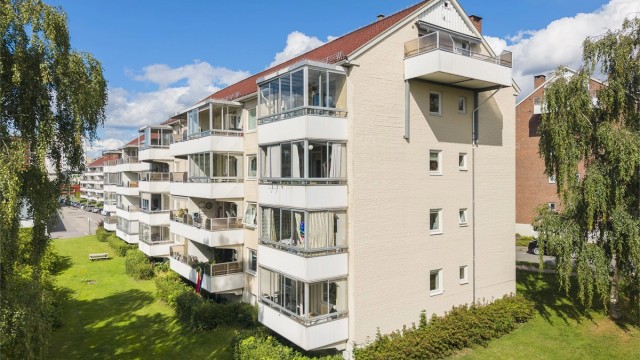 Leiligheten ligger i øverste etasje, med lite innsyn.