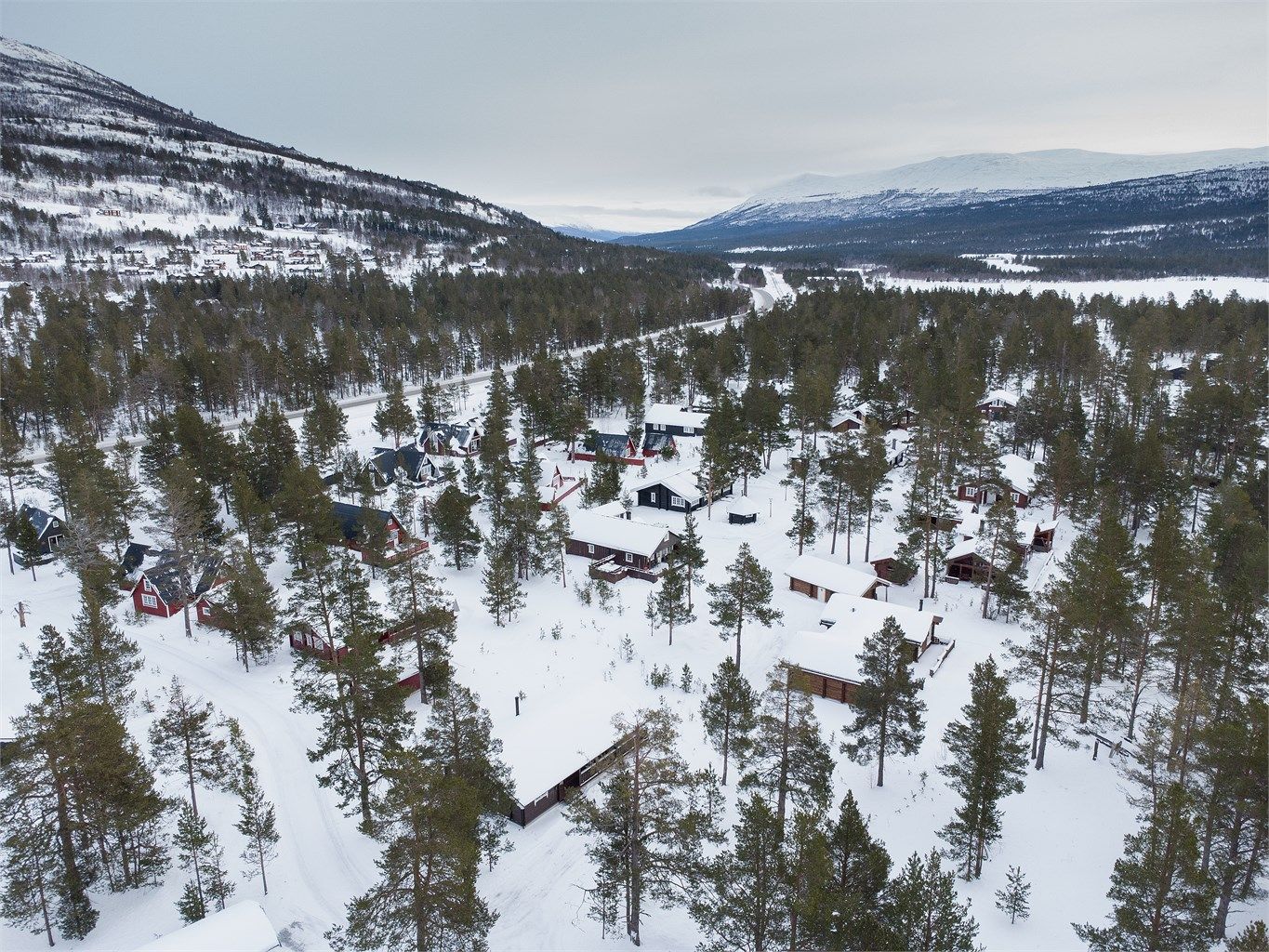 Dronebilde av hytteområdet på Bøvermoen