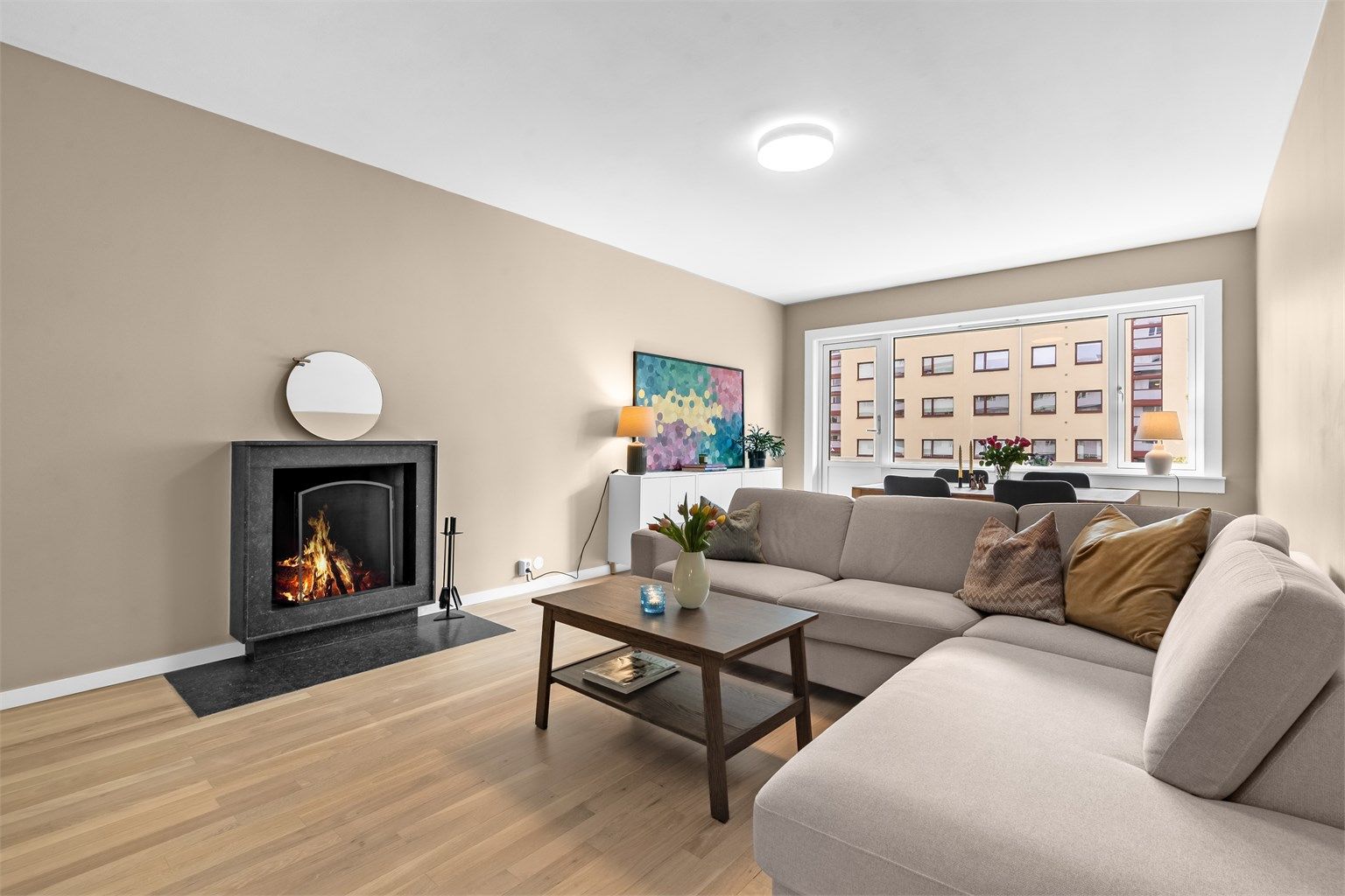 Velkommen til Harald Hårfagres gate 12C, en lys og innbydende 3-roms med balkong og gode solforhold.   