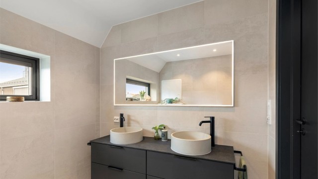 Speil med integrert belysning