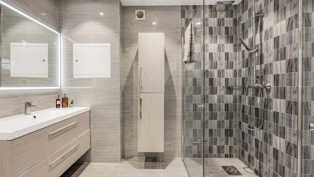 Fordelerskap for rør-i-rør systemet er plassert på badet.