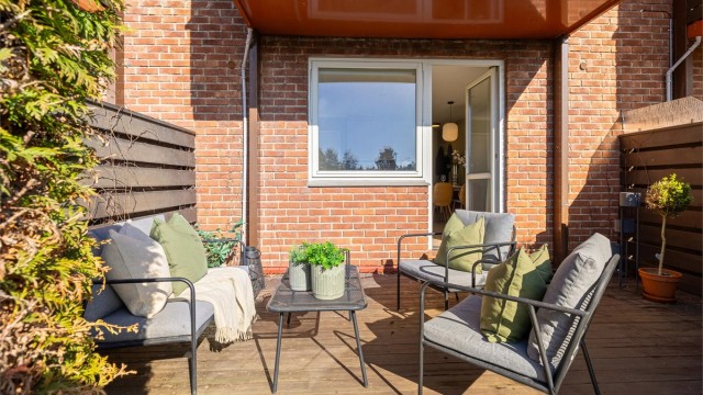 Med 15 m² er det rikelig med plass for både en sittegruppe og annen møblering.