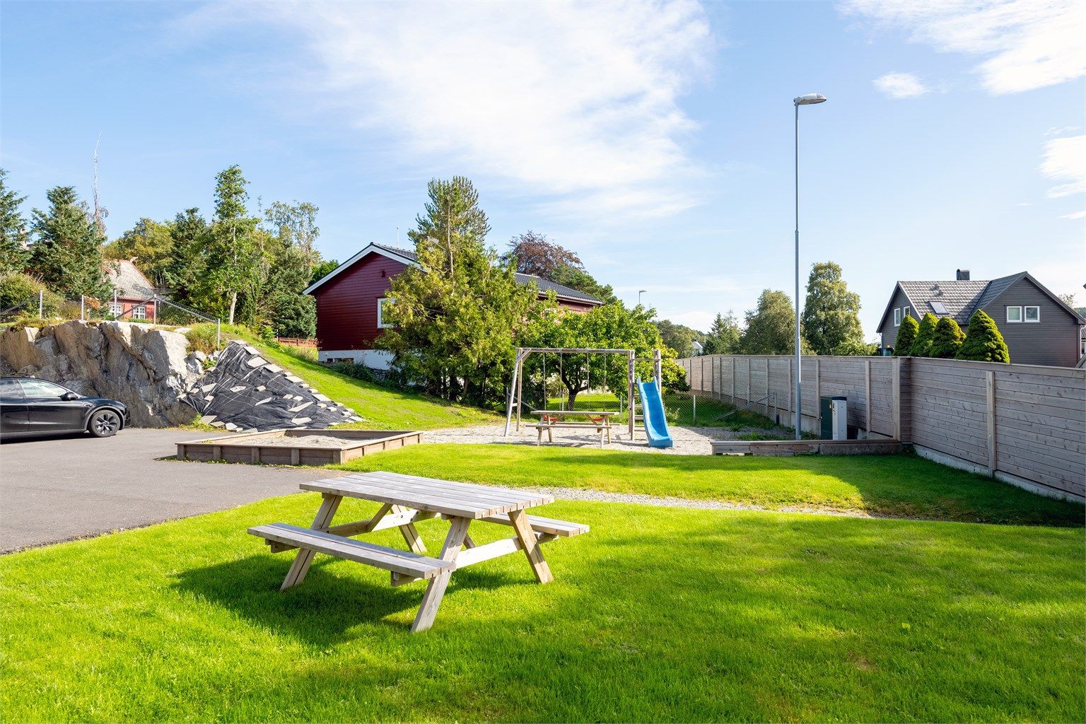 Felles lekeplass på sameiets tomt.