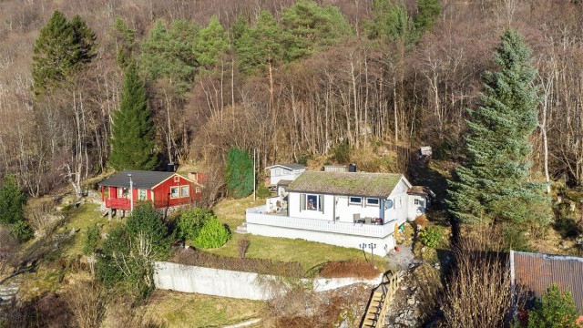 Krogsveen Sunnmøre v/Eiendomsmegler Harald Osdal har gleden av å presentere Nøringsetvegen 126, en fritidsbolig beliggende på Sulesund i Sula kommune