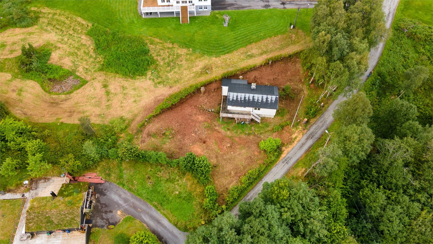 Dronebilde av eiendommen sett ovenfra