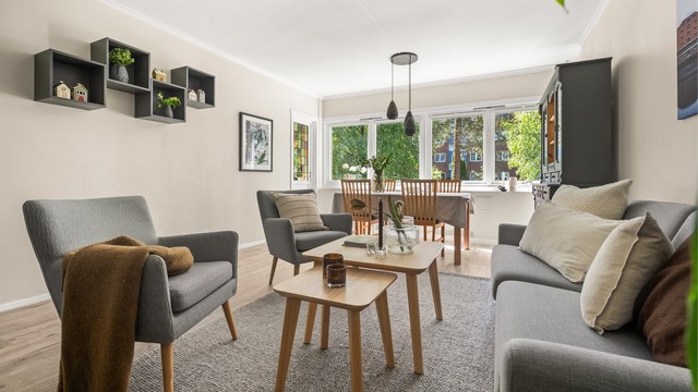 Fyring via radiatorer og varmtvann er inkludert i felleskostnadene, noe som gir forutsigbare boutgifter.