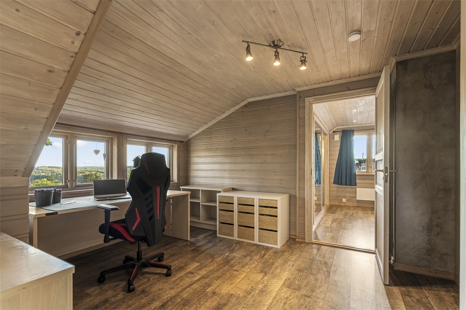 Loftstue som i dag brukes som hjemmekontor.