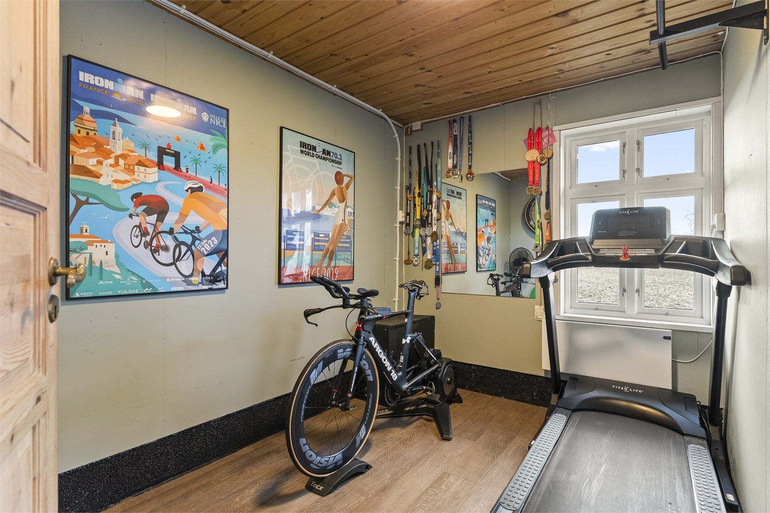 I tilknytning til garasjen er det etablert et eget trimrom.