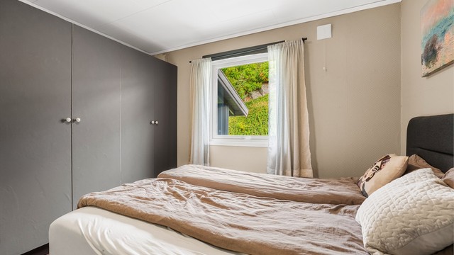 Det er også godt med garderobeskap på soverommet som medfølger.