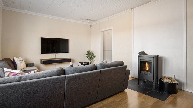 Peisovn etablert i stue for oppvarming