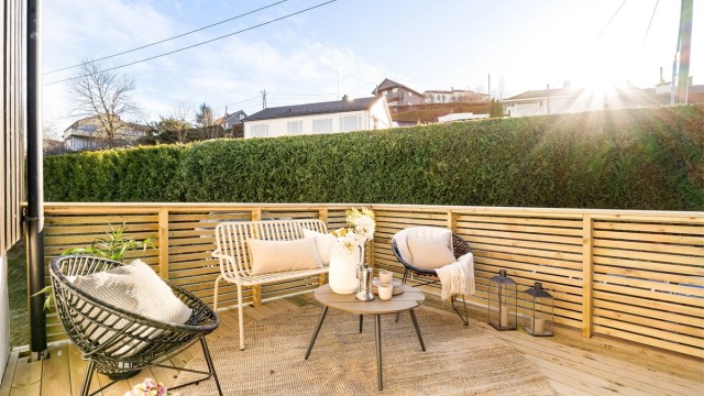 Om sommeren opplyser selger at det er sol fra ca. 05:30 til 21:30.