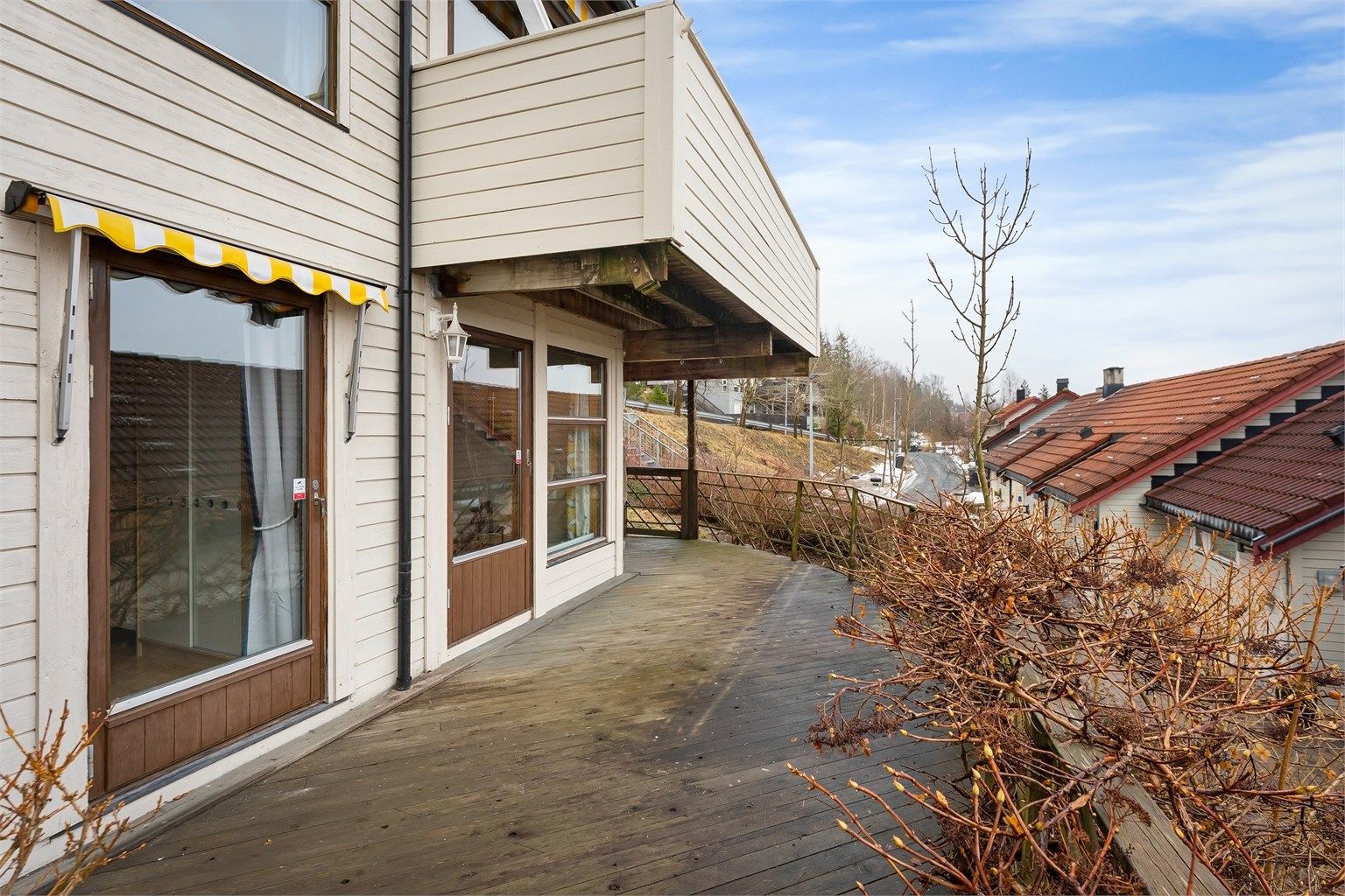 Ved nederste etasje har du også en hyggelig uteplass