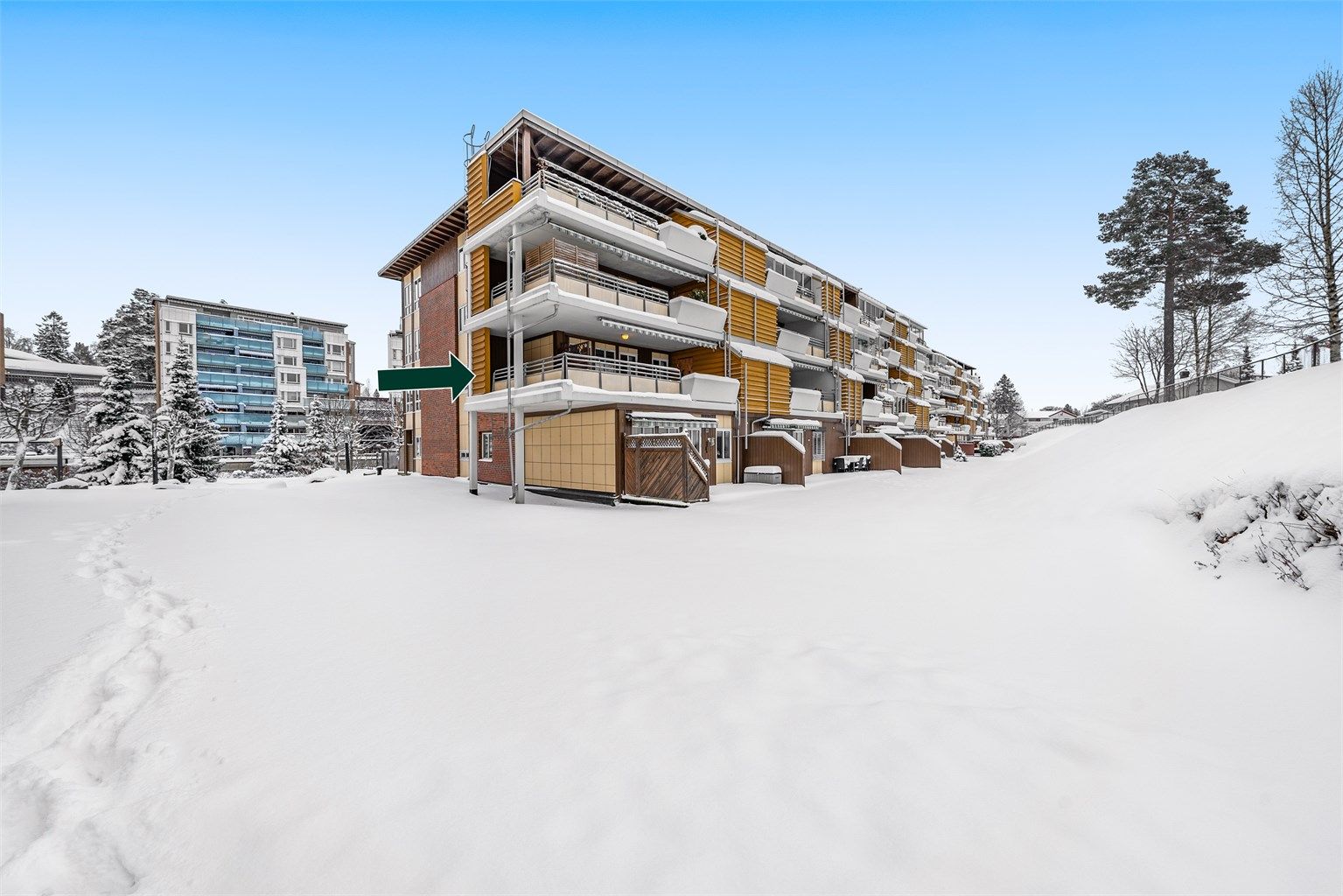 Leiligheten ligger på enden og har god beliggenhet på feltet. 