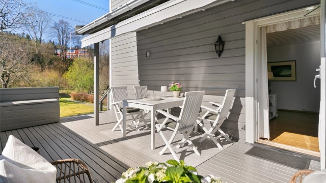 Flott tilbygget enderekkehus for hele familien i barnevennlige omgivelser