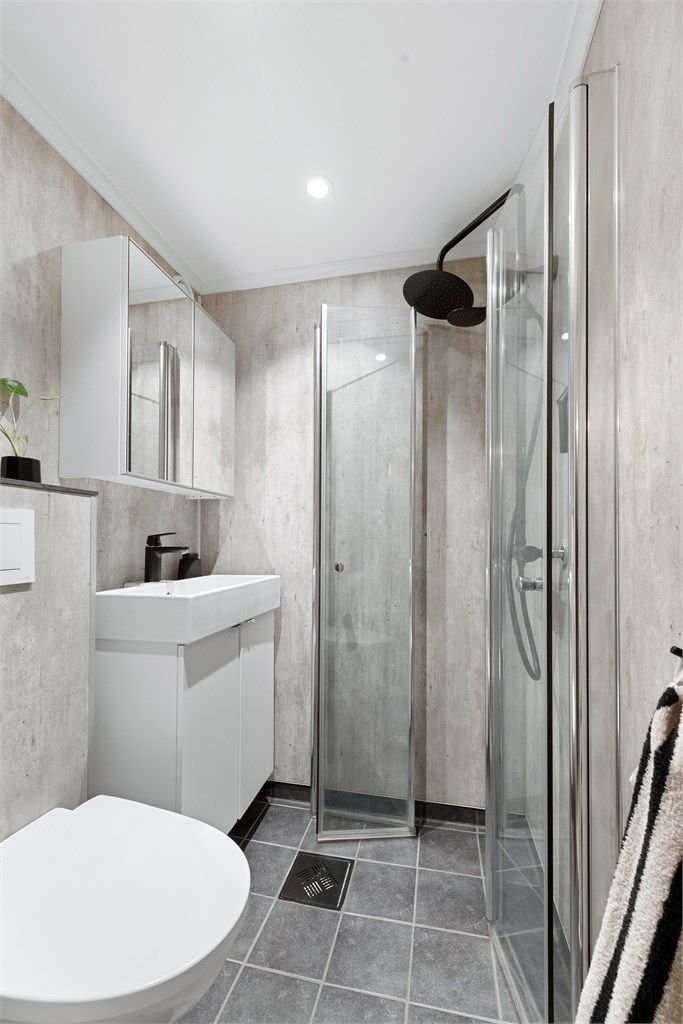 Delikat bad med varmekabler i gulv. 