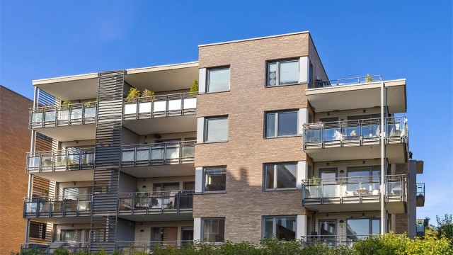 Boligen har en fin intern beliggenhet på hjørnet i 3. etasje