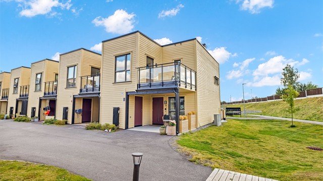 Rekkehuset ligger i et nyetablert og barnevennlig boligområde på Fabeltunet.