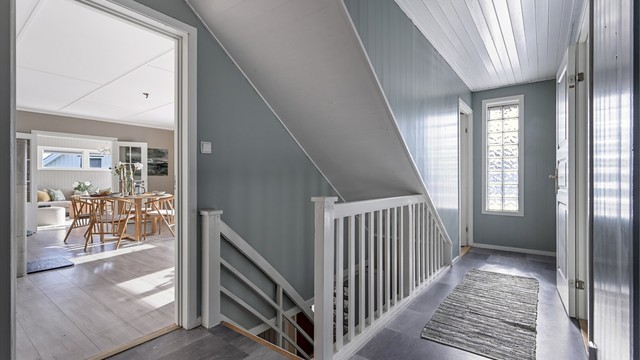 Trappegang - Det foreligger ikke dokumentasjon på at utvidelse av trapp til loft og trappegangen er omsøkt eller godkjent.