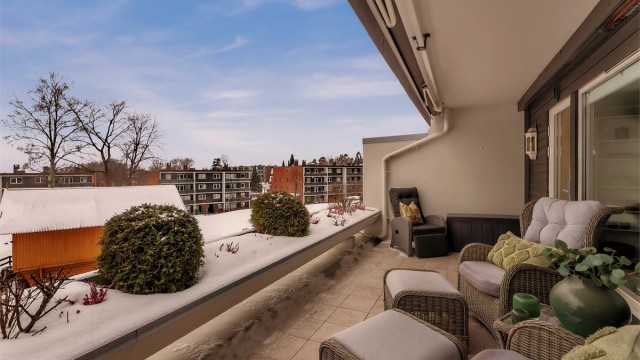 Ullern ligger sørvest i Oslo, mellom Lysakerelven og Mærradalen. Området er kjent for rolige villaveier, pene grøntområder og et trygt og godt bomiljø.