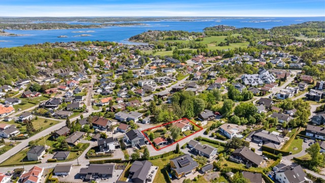 Særdeles solrik og barnevennlig beliggende eiendom med fantastiske utearealer