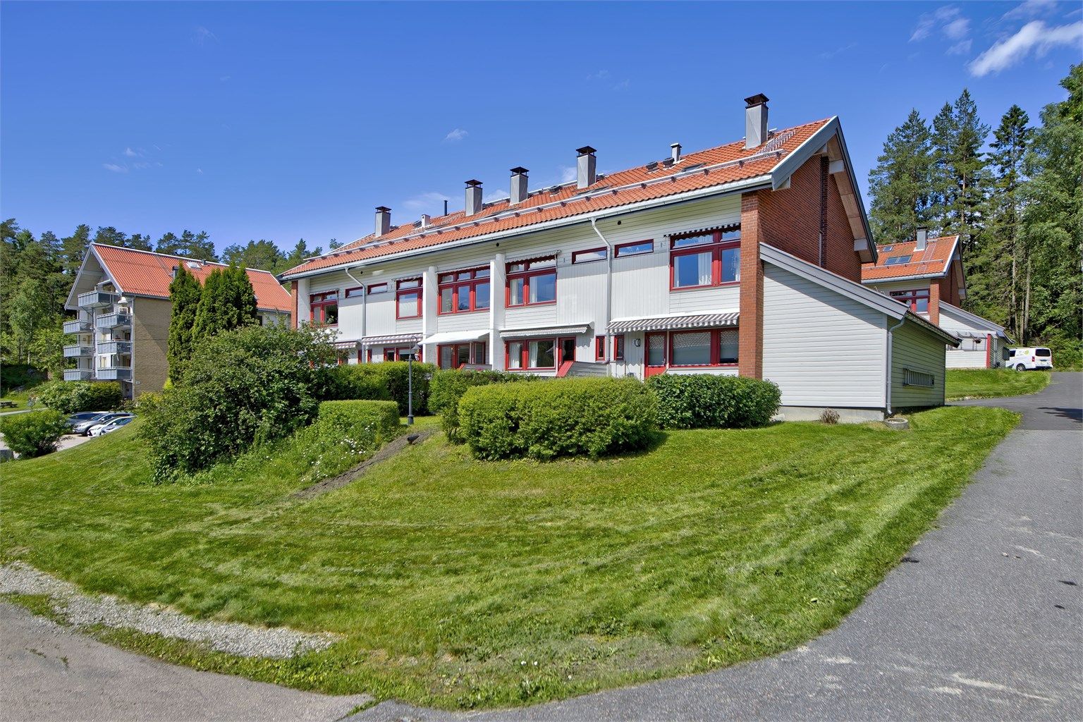 Sebastian Håbesland v/Krogsveen presenterer Kongeveien 13C - rekkehus med stor og solrik uteplass i et populært boområde - fotograf: Oddphoto