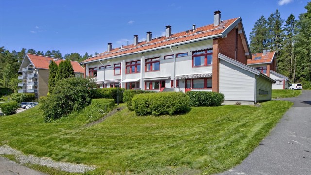 Sebastian Håbesland v/Krogsveen presenterer Kongeveien 13C - rekkehus med stor og solrik uteplass i et populært boområde - fotograf: Oddphoto