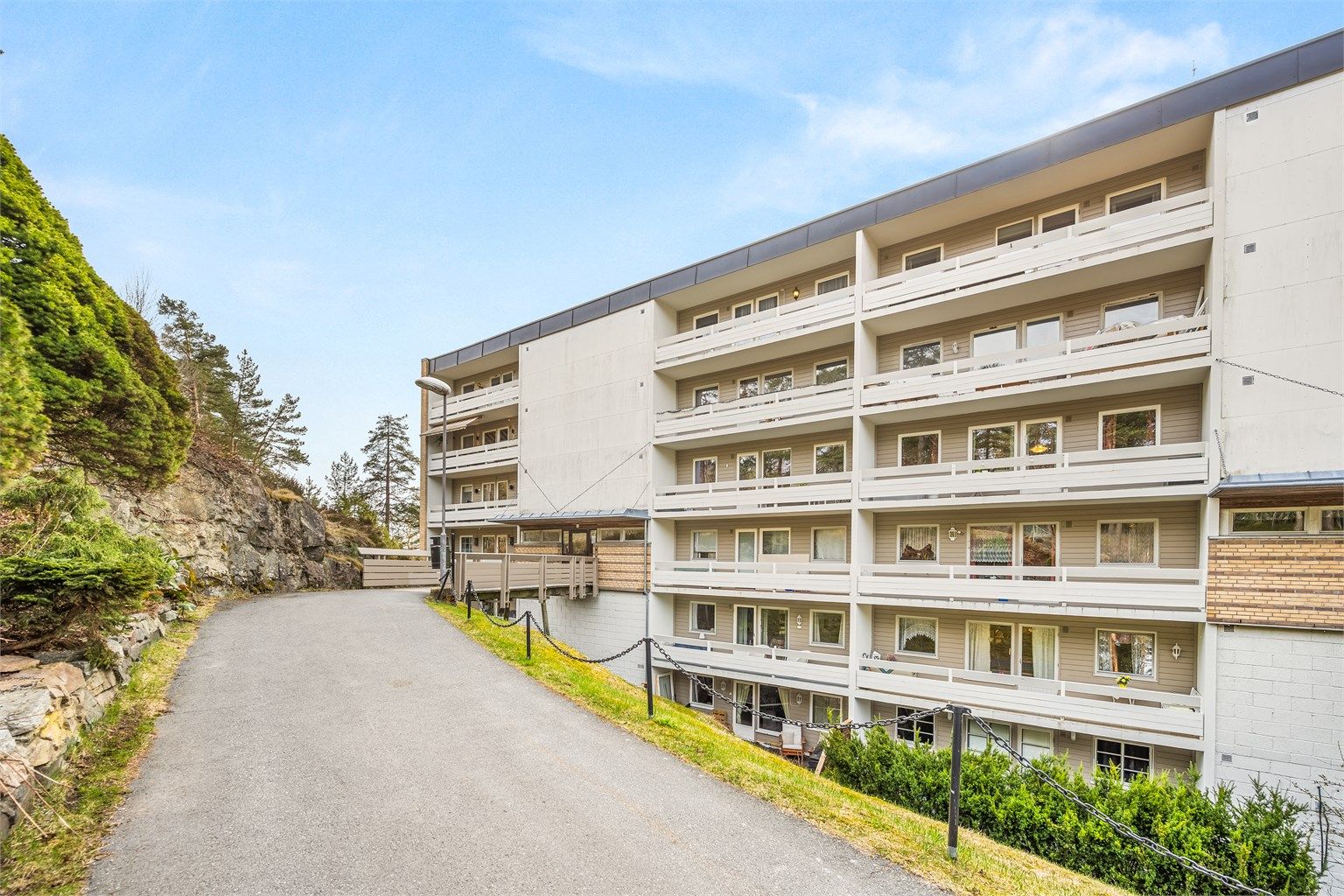 Vestliskaret Sameie består av 126 boligseksjoner og ligger i et rolig område uten gjennomgangstrafikk.