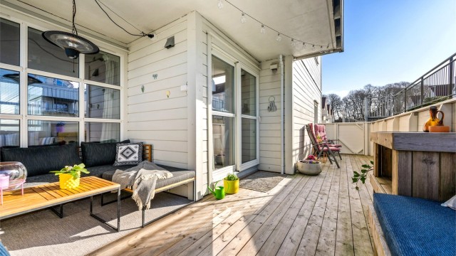 Veritashammaren 19 er en fin og romslig selveierleilighet, beliggende på enden og i første etasje av bygget. ( foto : John Mossige )