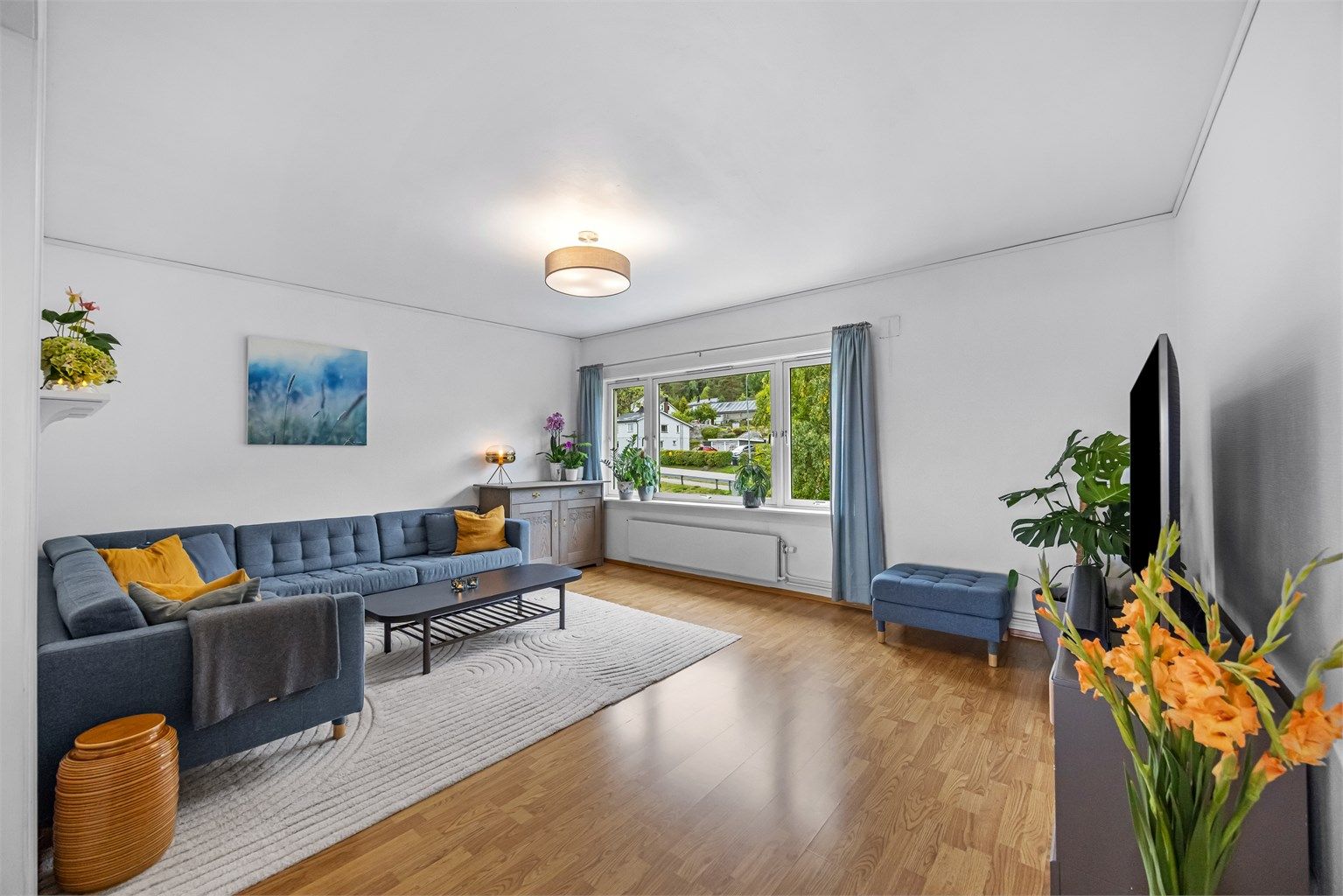 Gjennomgående 3-roms leilighet med romslige oppholdsrom og oppvarming via radiatorer.
Foto: Rene Borghagen