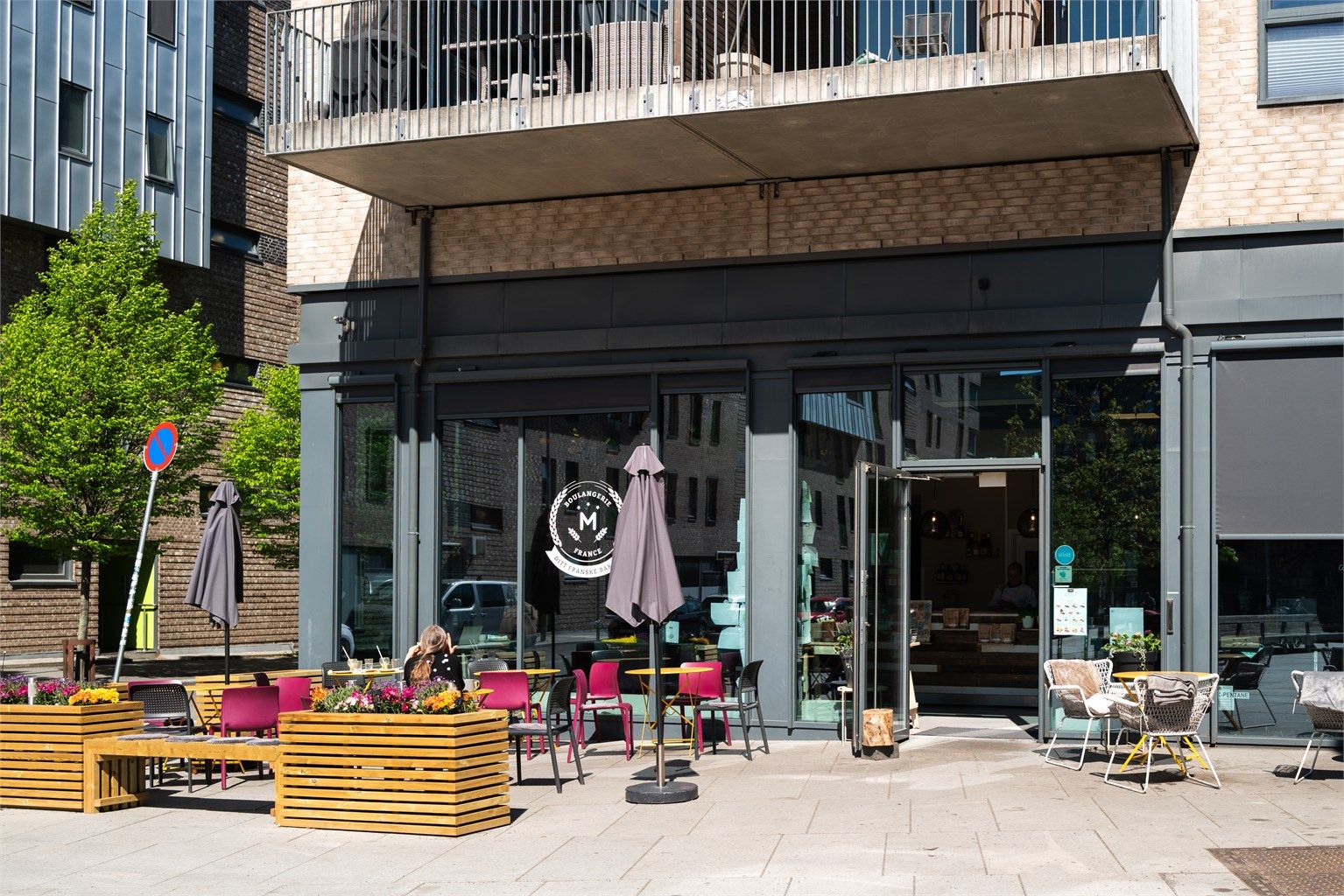 Populære Boulangerie M kan by på deilig bakst, og pizza på kveldstid. 