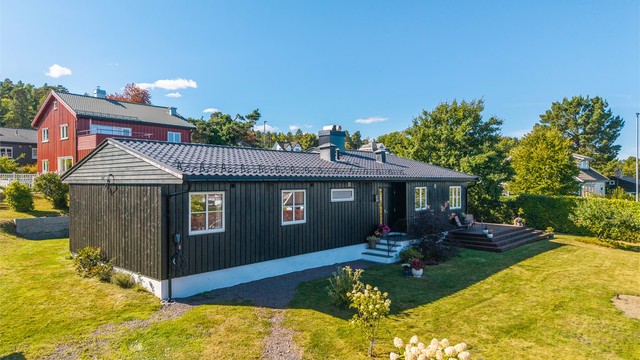 Boligen ligger i et etablert og hyggelig boligområde på Teie, med kort vei til Teieskogen, skoler, barnehager og Tønsberg sentrum.