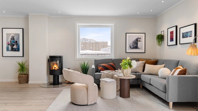 - God plass til en stor sofakrok -